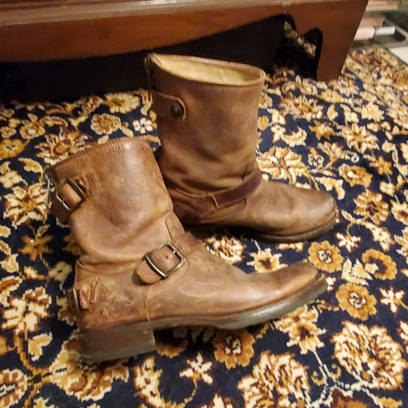 Frye Shoes - FLASH SALE 🎉 EUC Frye boots